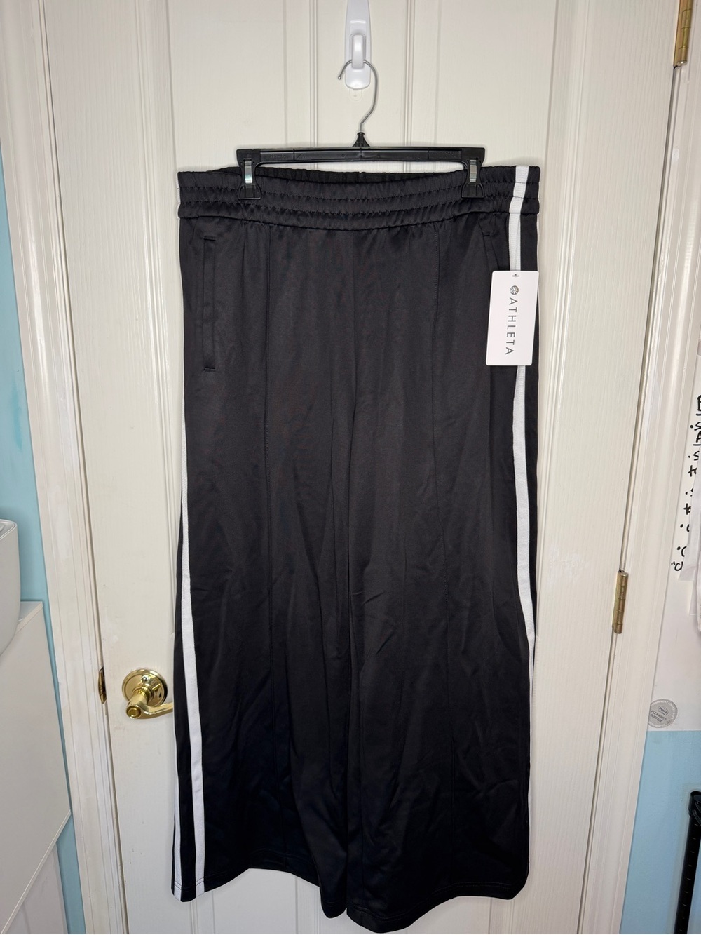 NWT Athleta Tempo Mid Rise Wide Leg Track Pant Black with White Stripe LP Petite - Picture 2 of 10